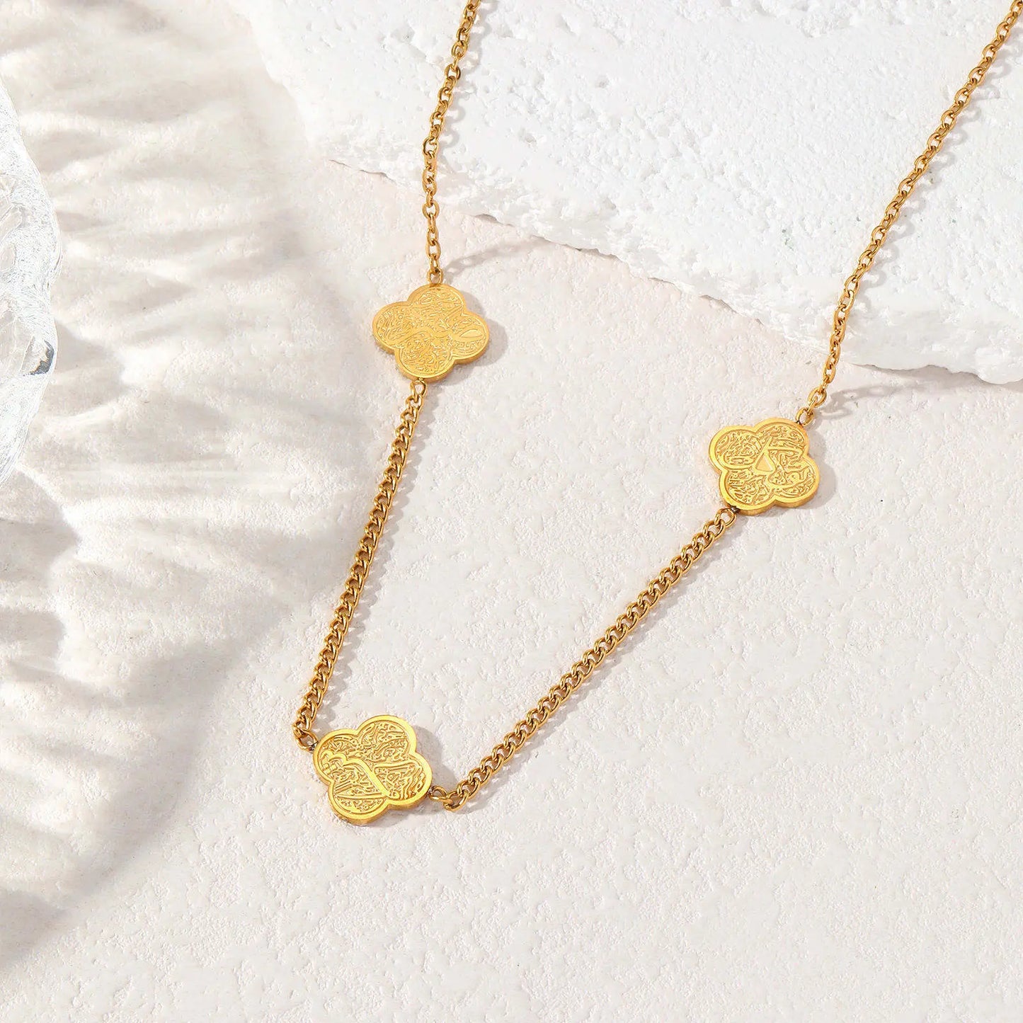 ✨ Collier Islamique Trio Trèfles – Gratitude • Patience • Confiance Maison Al Jawahir